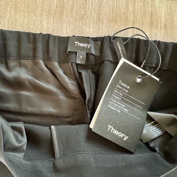 Theory slim cropped pull-on pant in crepe - Picture 5 of 6